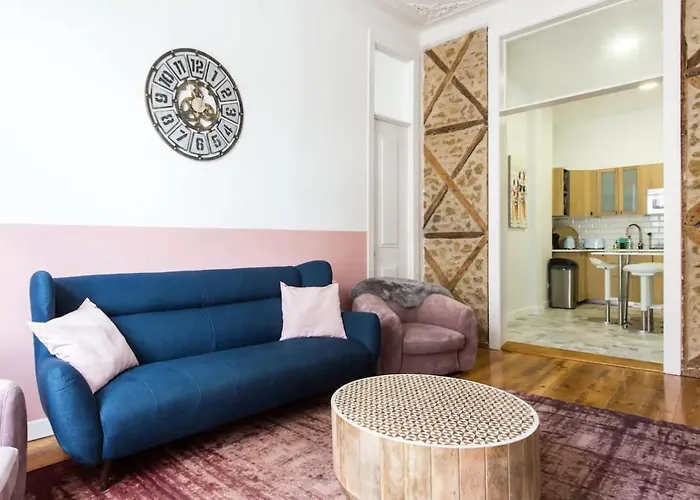 Beautiful 2Br High Ceiling/50M From Timeout Market
